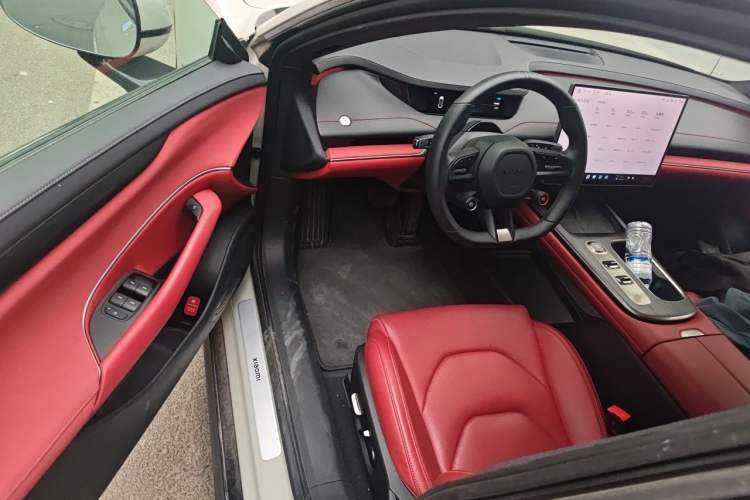 Used Xiaomi Auto SU7 2024 Rear-Drive Long-Range Intelligent Driving Version Interior 3