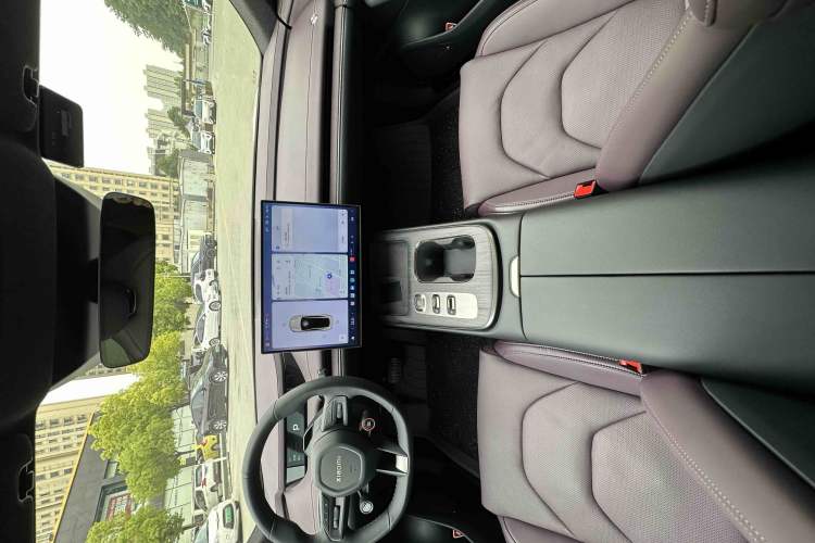Used Xiaomi Auto SU7 2024 Rear-Drive Ultra-Long Range Advanced Pro-Level Intelligent Driving Version Interior 3