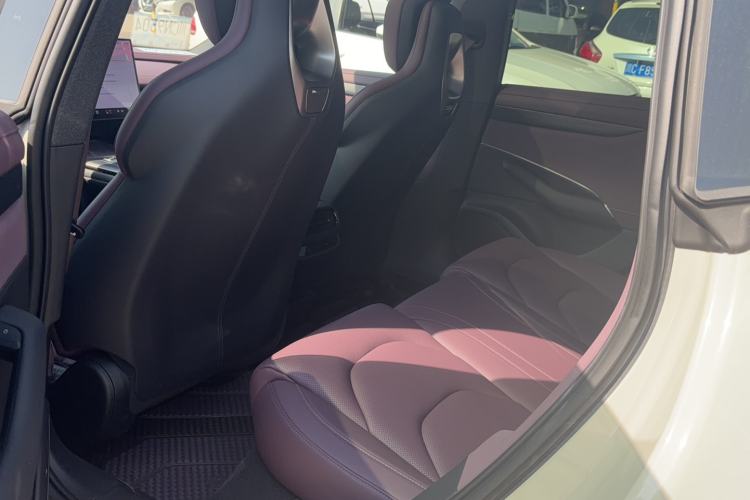 Used Xiaomi Auto SU7 2024 Rear-Drive Long-Range Intelligent Driving Version Interior 3
