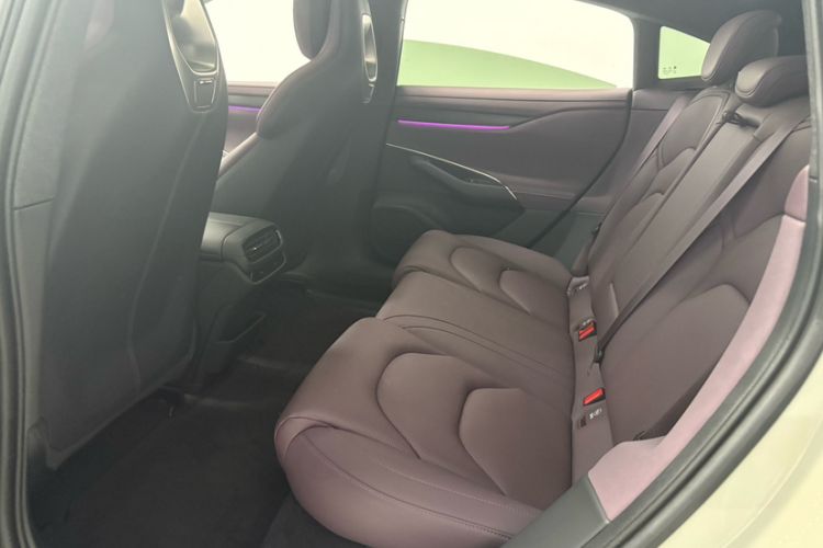 Used Xiaomi Auto SU7 2024 Rear-Drive Long-Range Intelligent Driving Version Interior 3