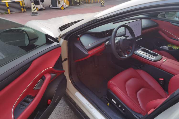 Used Xiaomi Auto SU7 2024 Rear-Drive Ultra-Long Range Advanced Pro-Level Intelligent Driving Version Interior 3