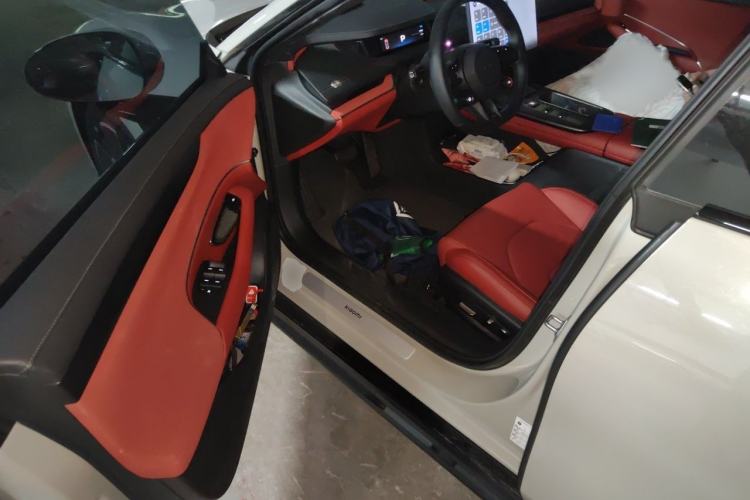 Used Xiaomi Auto SU7 2024 Rear-Drive Long-Range Intelligent Driving Version Interior 3