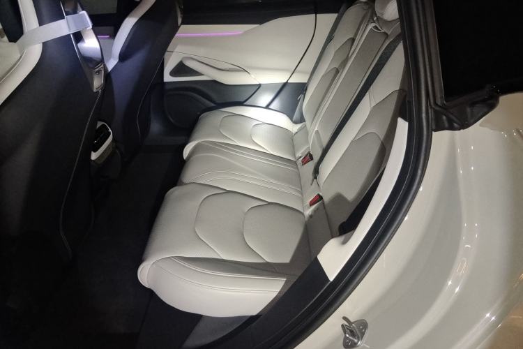 Used Xiaomi Auto SU7 2024 Four-Wheel Drive Ultra-Long Range Advanced Intelligent Driving Max Edition Interior 4