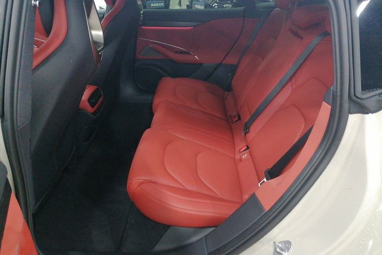 Used Xiaomi Auto SU7 2024 Rear-Drive Long-Range Intelligent Driving Version Interior 4