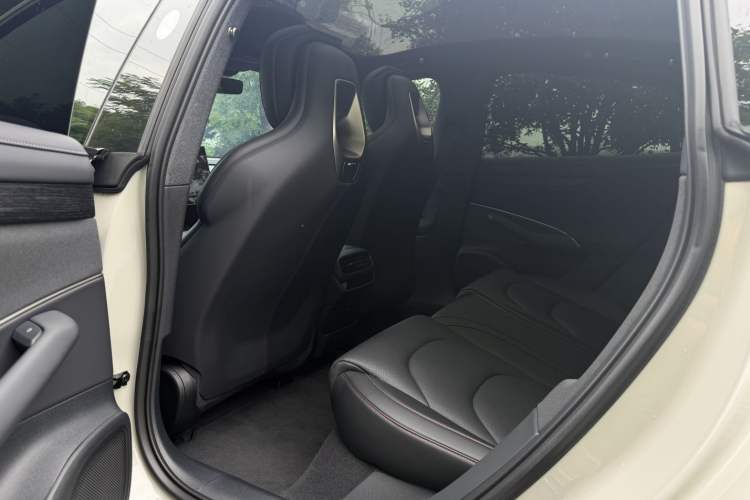 Used Xiaomi Auto SU7 2024 Rear-Drive Ultra-Long Range Advanced Pro-Level Intelligent Driving Version Interior 4