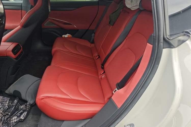 Used Xiaomi Auto SU7 2024 Rear-Drive Long-Range Intelligent Driving Version Interior 4