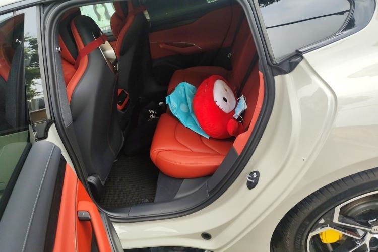 Used Xiaomi Auto SU7 2024 Rear-Drive Long-Range Intelligent Driving Version Interior 4