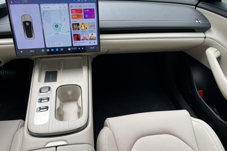 Used Xiaomi Auto SU7 2024 Rear-Drive Long-Range Intelligent Driving Version Interior 5