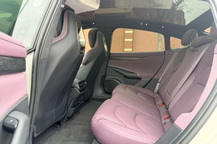 Used Xiaomi Auto SU7 2024 Rear-Drive Long-Range Intelligent Driving Version Interior 6