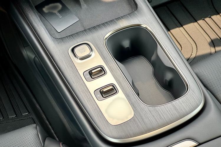 Used Xiaomi Auto SU7 2024 Rear-Drive Long-Range Intelligent Driving Version Interior 6