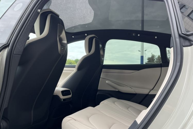 Used Xiaomi Auto SU7 2024 Rear-Drive Long-Range Intelligent Driving Version Interior 6