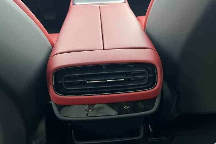 Used Xiaomi Auto SU7 2024 Rear-Drive Ultra-Long Range Advanced Pro-Level Intelligent Driving Version Interior 6