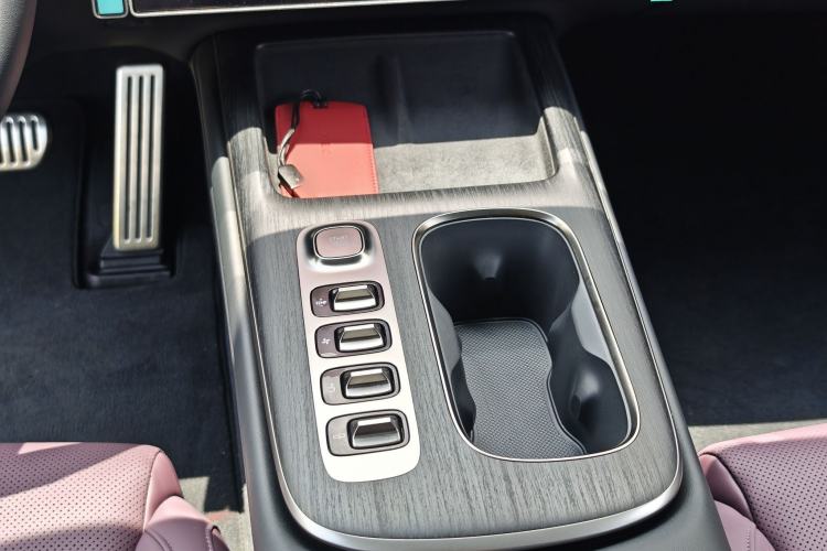 Used Xiaomi Auto SU7 2024 Four-Wheel Drive Ultra-Long Range Advanced Intelligent Driving Max Edition Interior 7