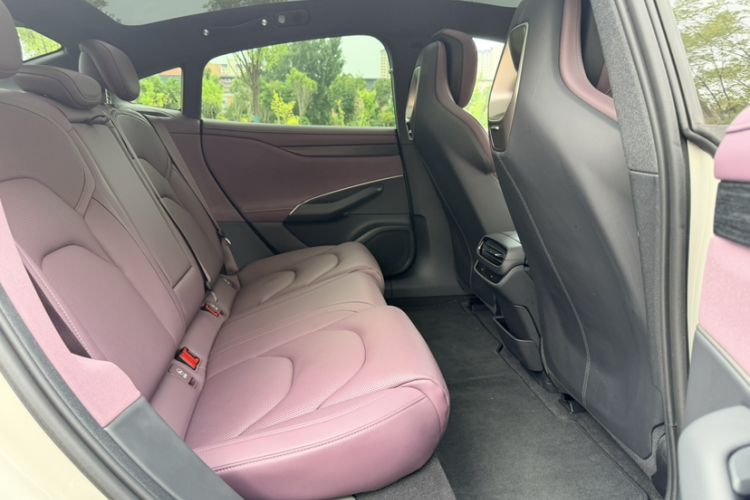 Used Xiaomi Auto SU7 2024 Rear-Drive Long-Range Intelligent Driving Version Interior 8