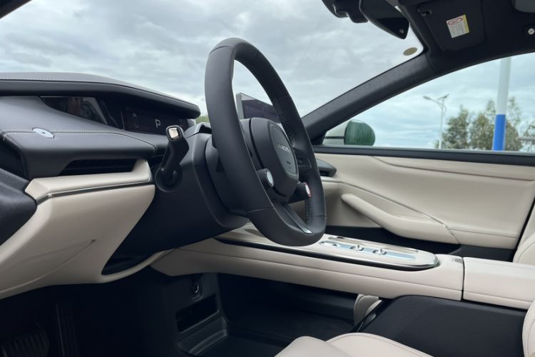 Used Xiaomi Auto SU7 2024 Rear-Drive Long-Range Intelligent Driving Version Interior 8