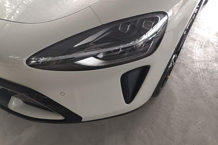 Used Xiaomi Auto SU7 2024 Rear-Drive Ultra-Long Range Advanced Pro-Level Intelligent Driving Version Left Front Headlight