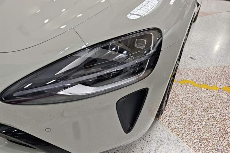 Used Xiaomi Auto SU7 2024 Rear-Drive Ultra-Long Range Advanced Pro-Level Intelligent Driving Version Left Front Headlight