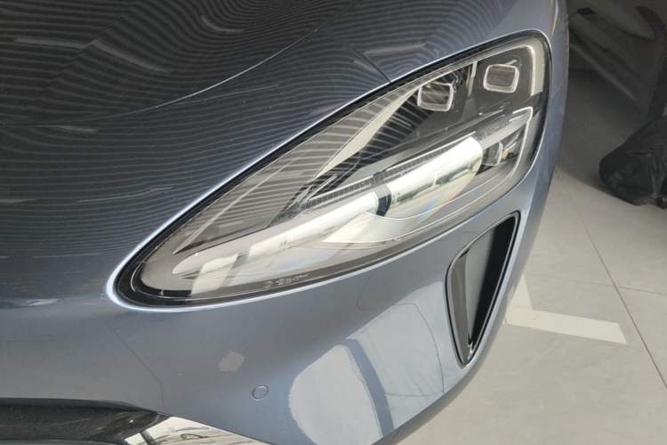 Used Xiaomi Auto SU7 2024 Rear-Drive Ultra-Long Range Advanced Pro-Level Intelligent Driving Version Left Front Headlight