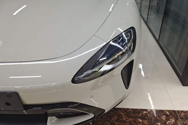 Used Xiaomi Auto SU7 2024 Rear-Drive Ultra-Long Range Advanced Pro-Level Intelligent Driving Version Left Front Headlight