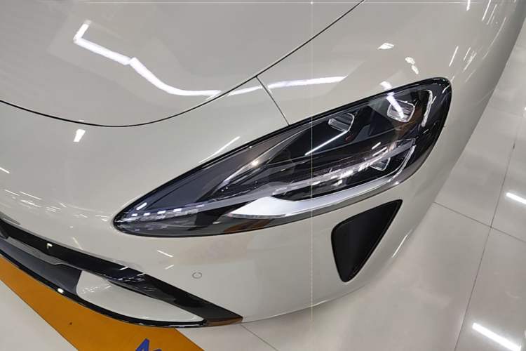 Used Xiaomi Auto SU7 2024 Rear-Drive Long-Range Intelligent Driving Version Left Front Headlight