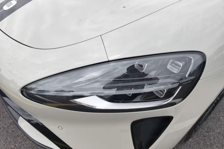 Used Xiaomi Auto SU7 2024 Rear-Drive Long-Range Intelligent Driving Version Left Front Headlight