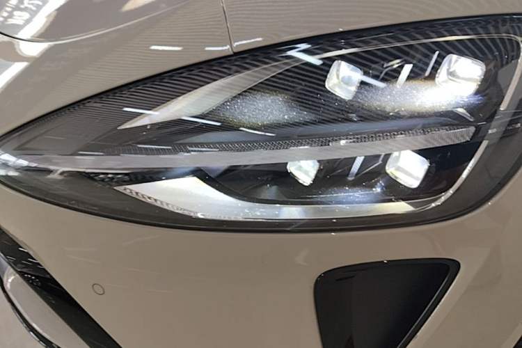 Used Xiaomi Auto SU7 2024 Rear-Drive Ultra-Long Range Advanced Pro-Level Intelligent Driving Version Left Front Headlight
