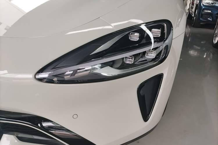 Used Xiaomi Auto SU7 2024 Rear-Drive Long-Range Intelligent Driving Version Left Front Headlight