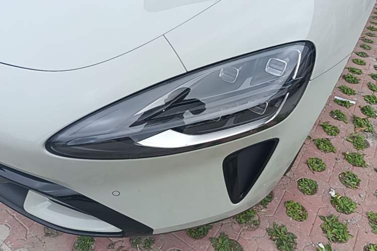Used Xiaomi Auto SU7 2024 Rear-Drive Ultra-Long Range Advanced Pro-Level Intelligent Driving Version Left Front Headlight