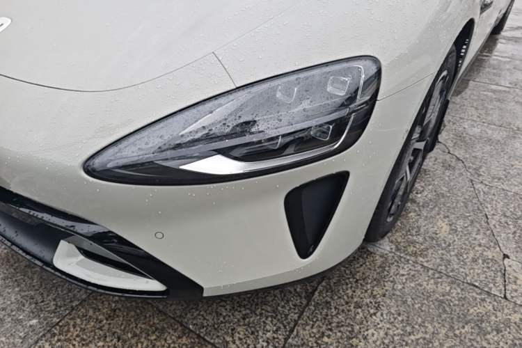 Used Xiaomi Auto SU7 2024 Rear-Drive Ultra-Long Range Advanced Pro-Level Intelligent Driving Version Left Front Headlight