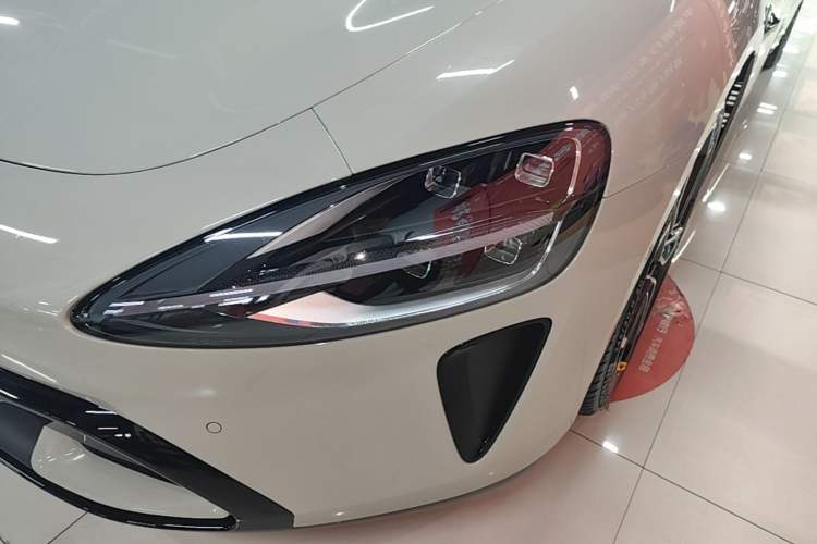 Used Xiaomi Auto SU7 2024 Four-Wheel Drive Ultra-Long Range Advanced Intelligent Driving Max Edition Left Front Headlight