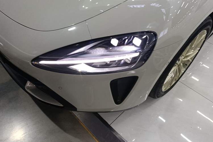 Used Xiaomi Auto SU7 2024 Rear-Drive Ultra-Long Range Advanced Pro-Level Intelligent Driving Version Left Front Headlight