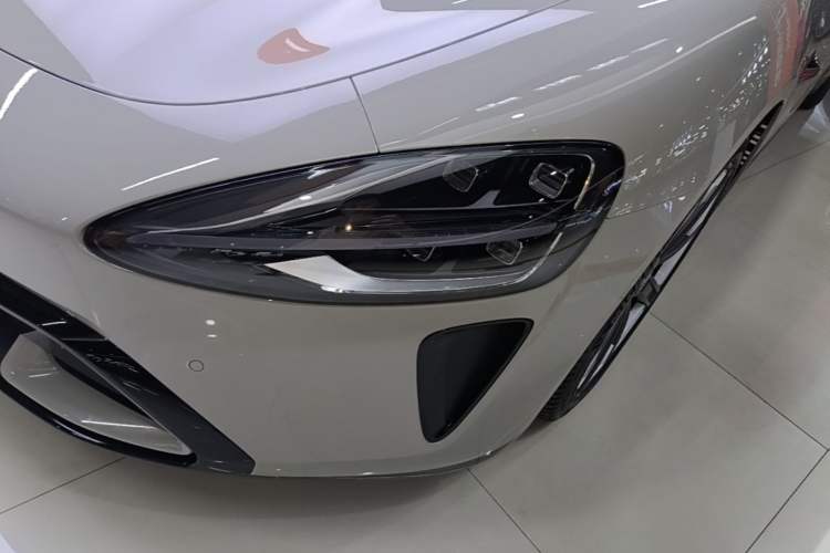 Used Xiaomi Auto SU7 2024 Four-Wheel Drive Ultra-Long Range Advanced Intelligent Driving Max Edition Left Front Headlight