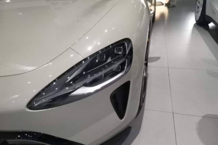 Used Xiaomi Auto SU7 2024 Four-Wheel Drive Ultra-Long Range Advanced Intelligent Driving Max Edition Left Front Headlight