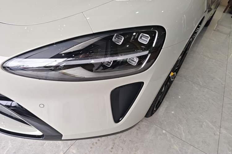 Used Xiaomi Auto SU7 2024 Four-Wheel Drive Ultra-Long Range Advanced Intelligent Driving Max Edition Left Front Headlight