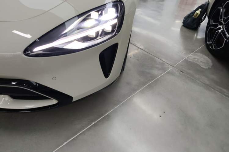 Used Xiaomi Auto SU7 2024 Rear-Drive Ultra-Long Range Advanced Pro-Level Intelligent Driving Version Left Front Headlight