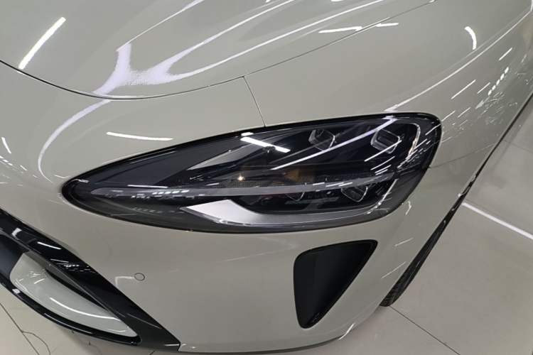 Used Xiaomi Auto SU7 2024 Four-Wheel Drive Ultra-Long Range Advanced Intelligent Driving Max Edition Left Front Headlight