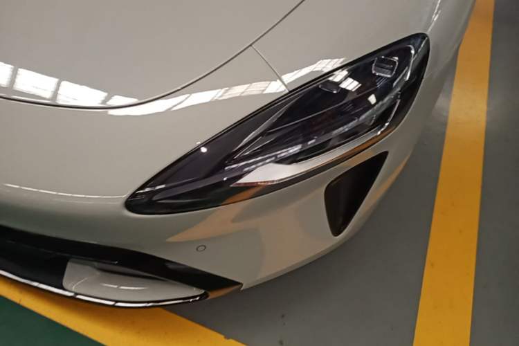 Used Xiaomi Auto SU7 2024 Rear-Drive Ultra-Long Range Advanced Pro-Level Intelligent Driving Version Left Front Headlight
