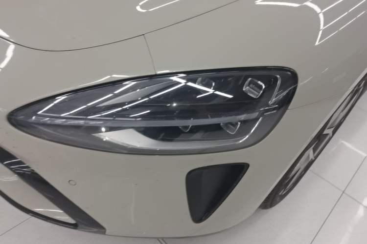 Used Xiaomi Auto SU7 2024 Rear-Drive Long-Range Intelligent Driving Version Left Front Headlight