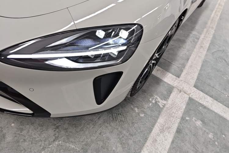 Used Xiaomi Auto SU7 2024 Four-Wheel Drive Ultra-Long Range Advanced Intelligent Driving Max Edition Left Front Headlight