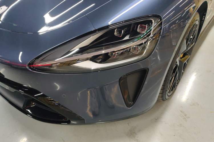 Used Xiaomi Auto SU7 2024 Four-Wheel Drive Ultra-Long Range Advanced Intelligent Driving Max Edition Left Front Headlight
