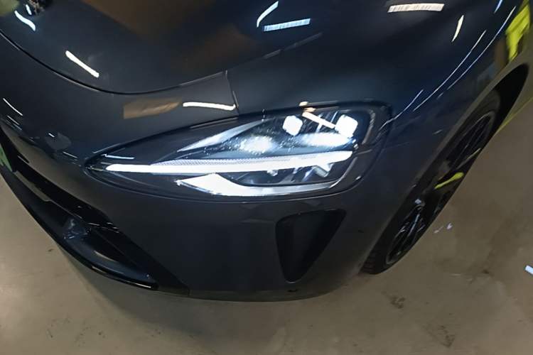 Used Xiaomi Auto SU7 2024 Four-Wheel Drive Ultra-Long Range Advanced Intelligent Driving Max Edition Left Front Headlight