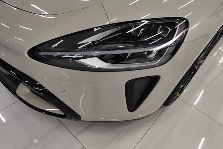 Used Xiaomi Auto SU7 2024 Four-Wheel Drive Ultra-Long Range Advanced Intelligent Driving Max Edition Left Front Headlight