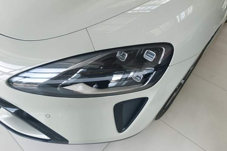 Used Xiaomi Auto SU7 2024 Rear-Drive Ultra-Long Range Advanced Pro-Level Intelligent Driving Version Left Front Headlight