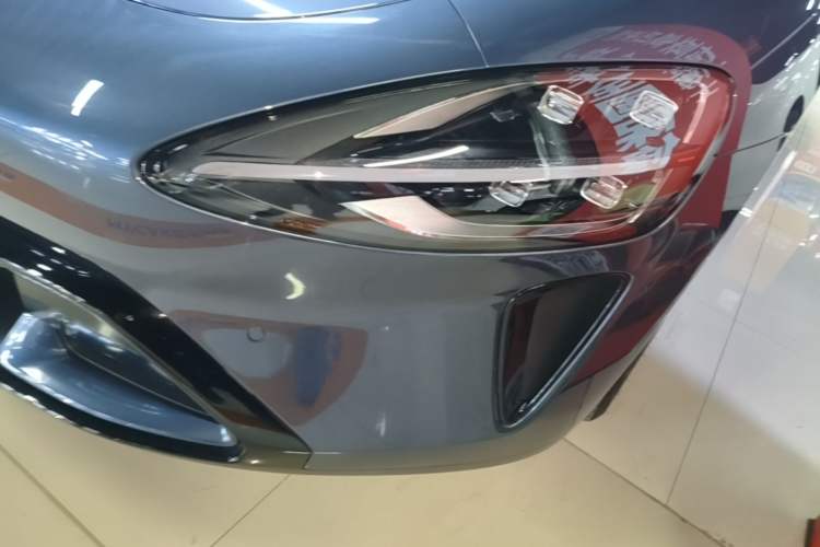 Used Xiaomi Auto SU7 2024 Four-Wheel Drive Ultra-Long Range Advanced Intelligent Driving Max Edition Left Front Headlight