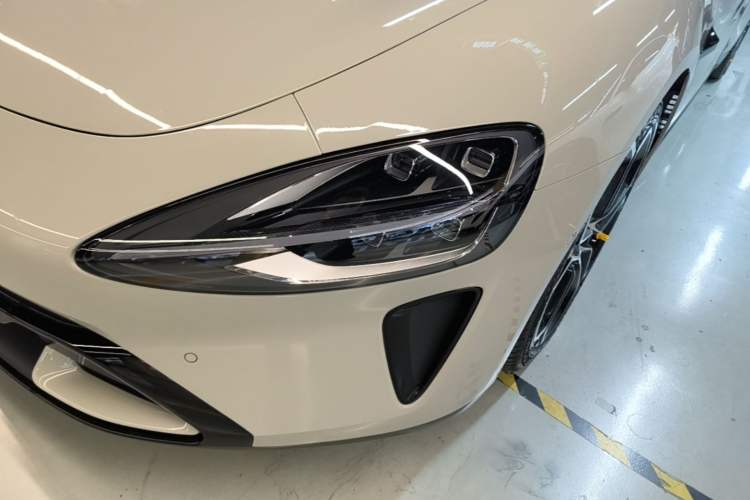 Used Xiaomi Auto SU7 2024 Four-Wheel Drive Ultra-Long Range Advanced Intelligent Driving Max Edition Left Front Headlight