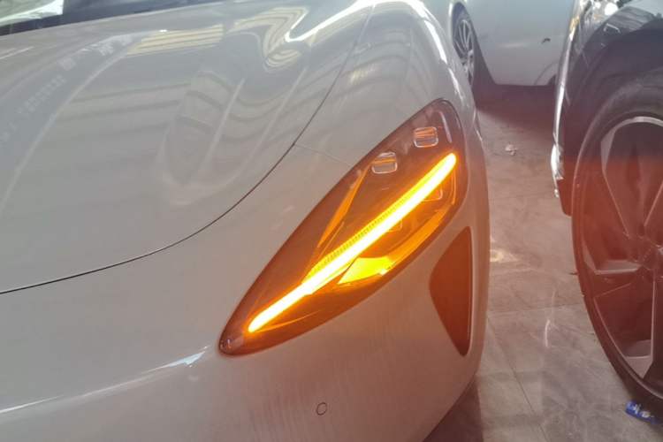 Used Xiaomi Auto SU7 2024 Rear-Drive Ultra-Long Range Advanced Pro-Level Intelligent Driving Version Left Front Headlight