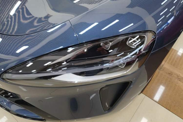 Used Xiaomi Auto SU7 2024 Rear-Drive Ultra-Long Range Advanced Pro-Level Intelligent Driving Version Left Front Headlight