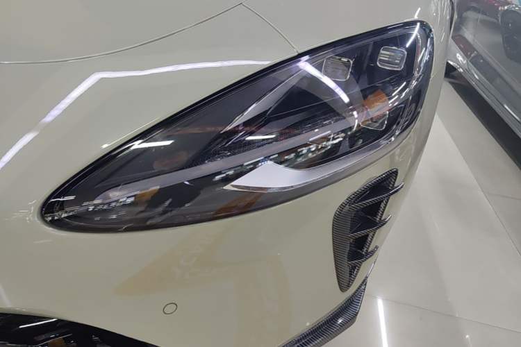 Used Xiaomi Auto SU7 2024 Four-Wheel Drive Ultra-Long Range Advanced Intelligent Driving Max Edition Left Front Headlight