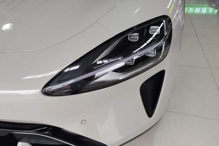 Used Xiaomi Auto SU7 2024 Rear-Drive Ultra-Long Range Advanced Pro-Level Intelligent Driving Version Left Front Headlight
