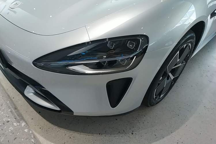 Used Xiaomi Auto SU7 2024 Four-Wheel Drive Ultra-Long Range Advanced Intelligent Driving Max Edition Left Front Headlight